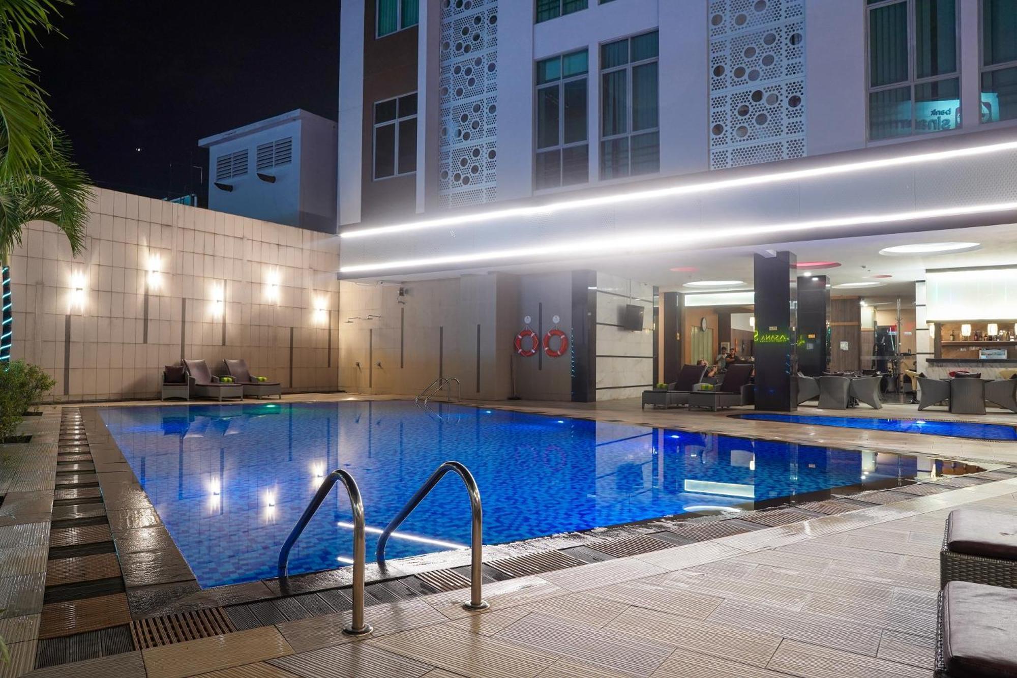 Nagoya Hill Hotel Batam Exterior foto