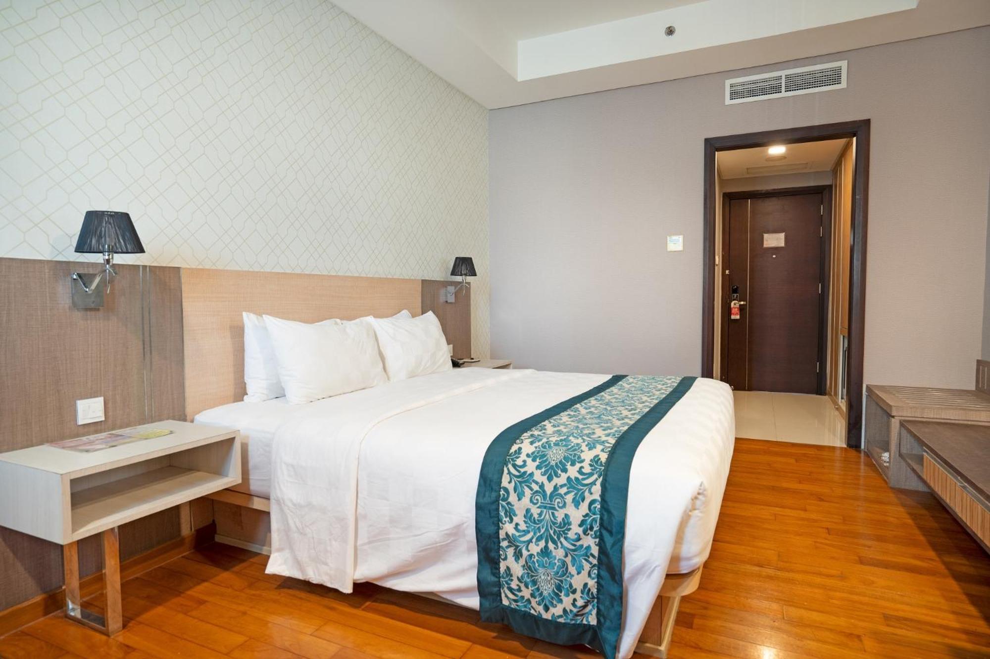 Nagoya Hill Hotel Batam Exterior foto
