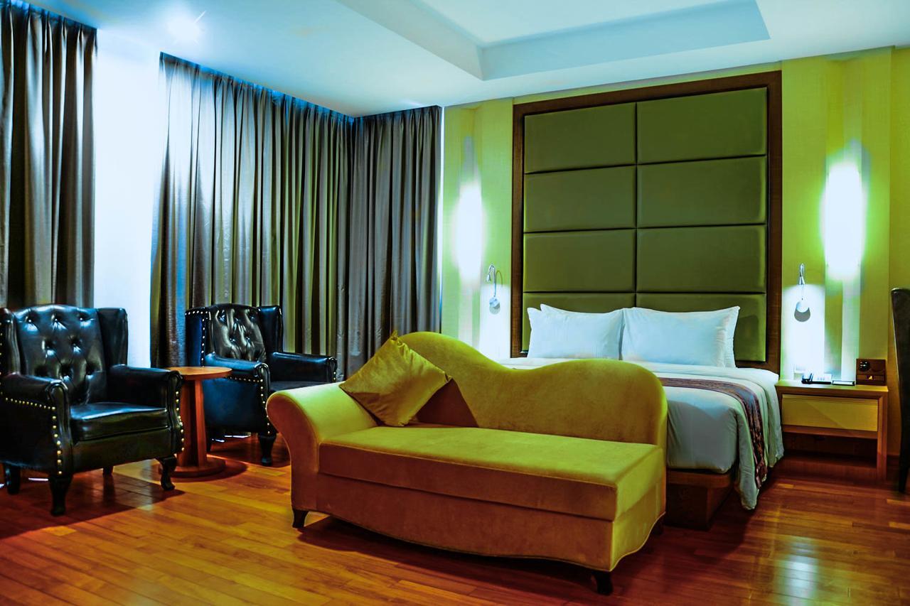 Nagoya Hill Hotel Batam Exterior foto